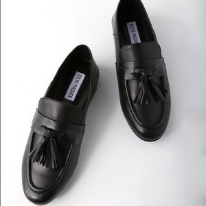 Steve Madden Black Leather “Beck” Loafer